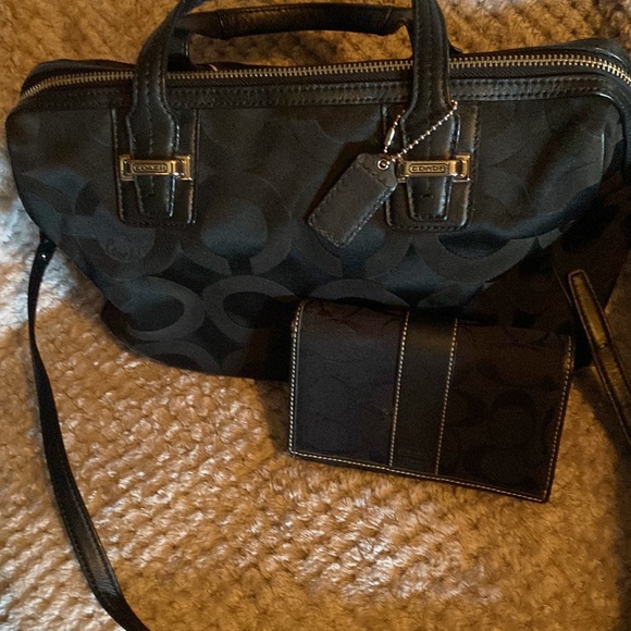 Coach purse and wallet $100 black like new inside and out - Picture 5 of 7